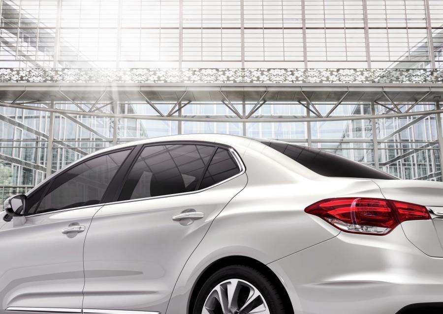  Citroen C4 L 2012 года  (фото 10 из 30)